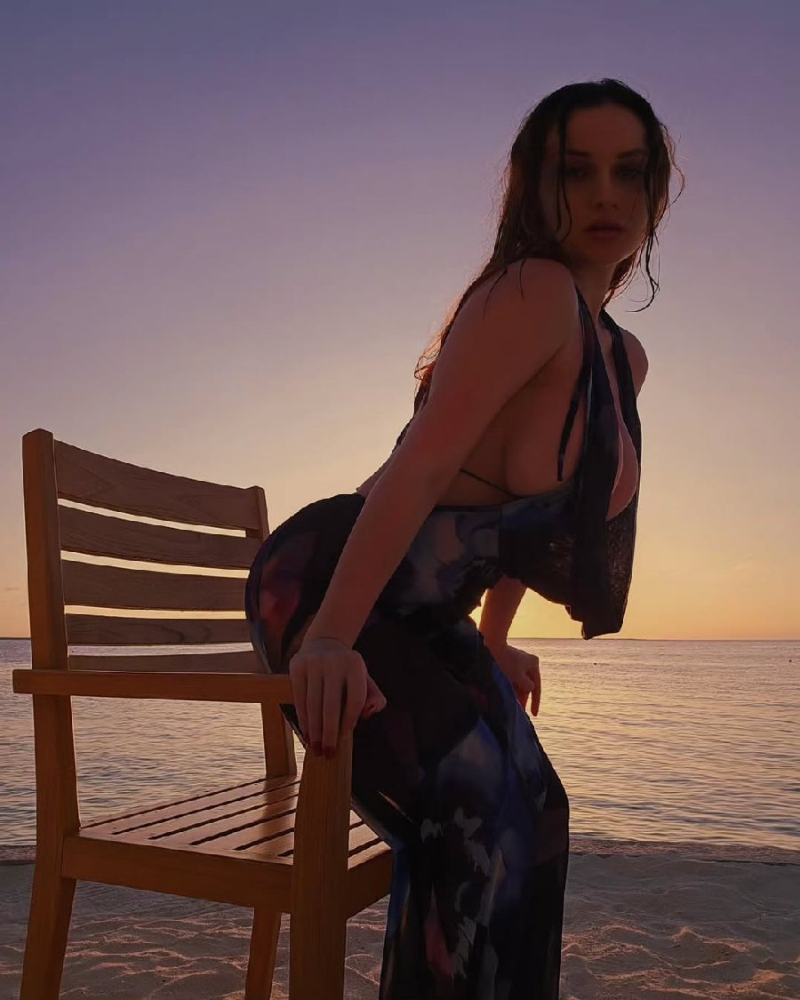 Sexy girl Miranda Faith nude in Winnipeg