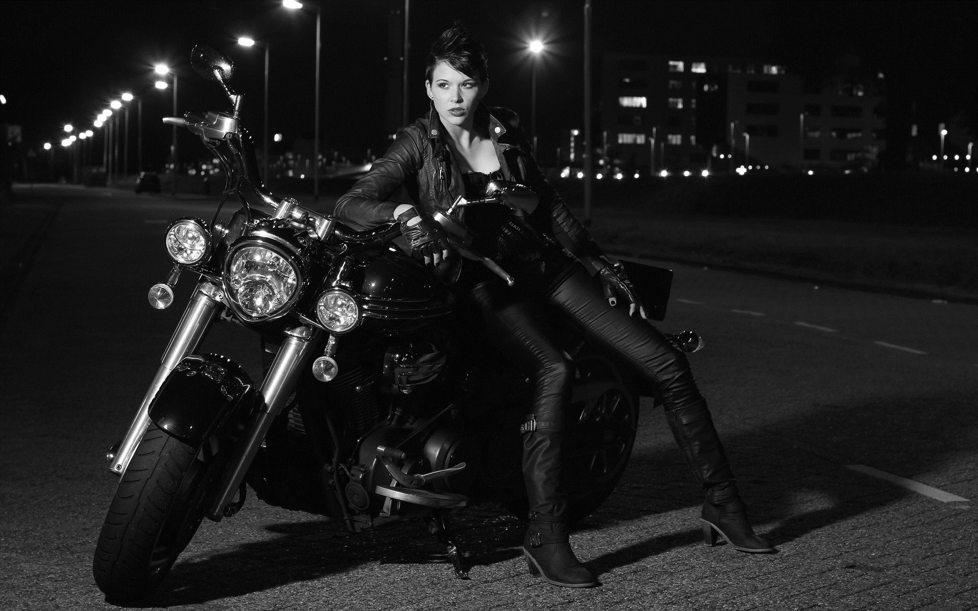 Photo Beautiful girls and motorcycles in Winnipeg