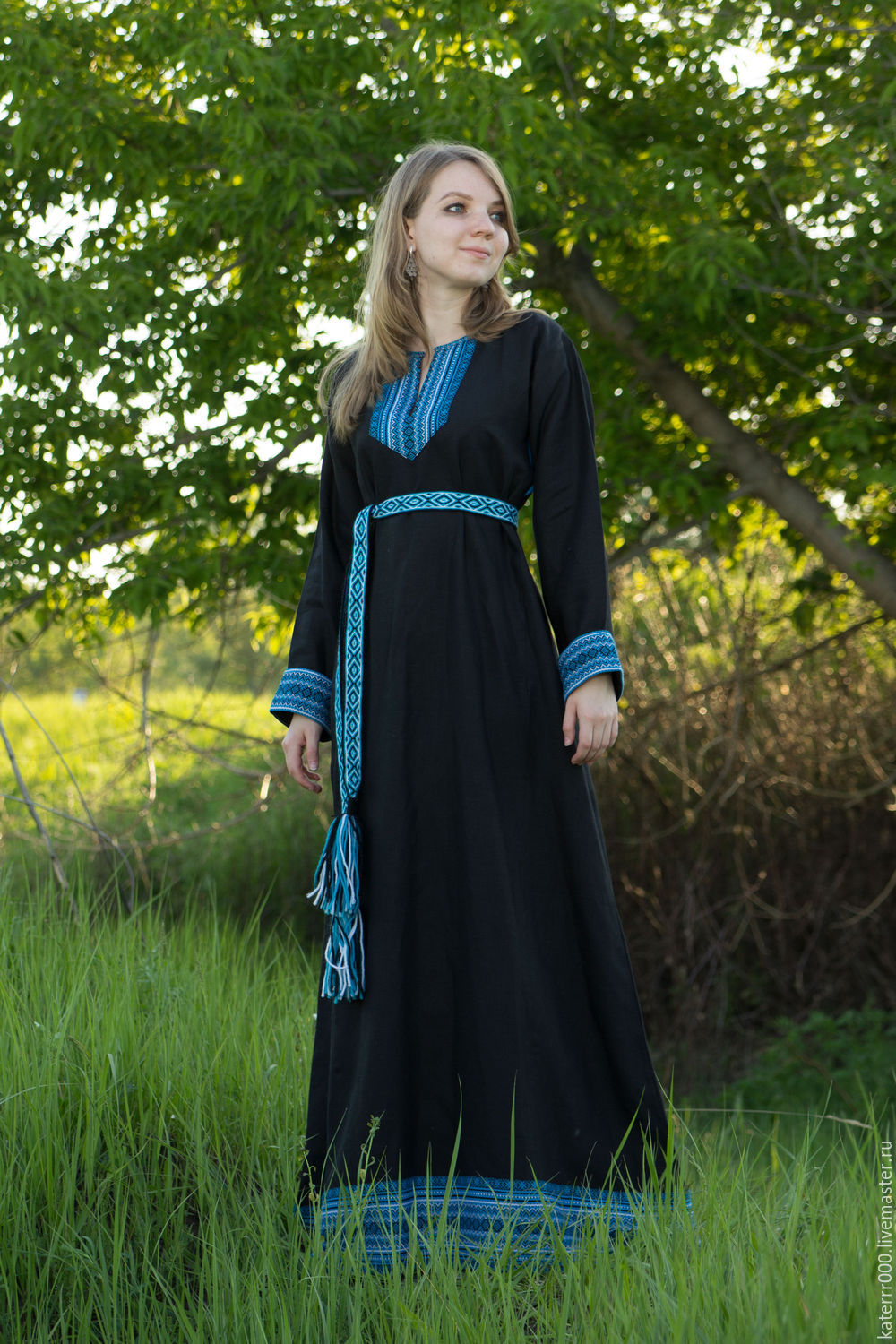 Women in Slavic costumes in Winnipeg