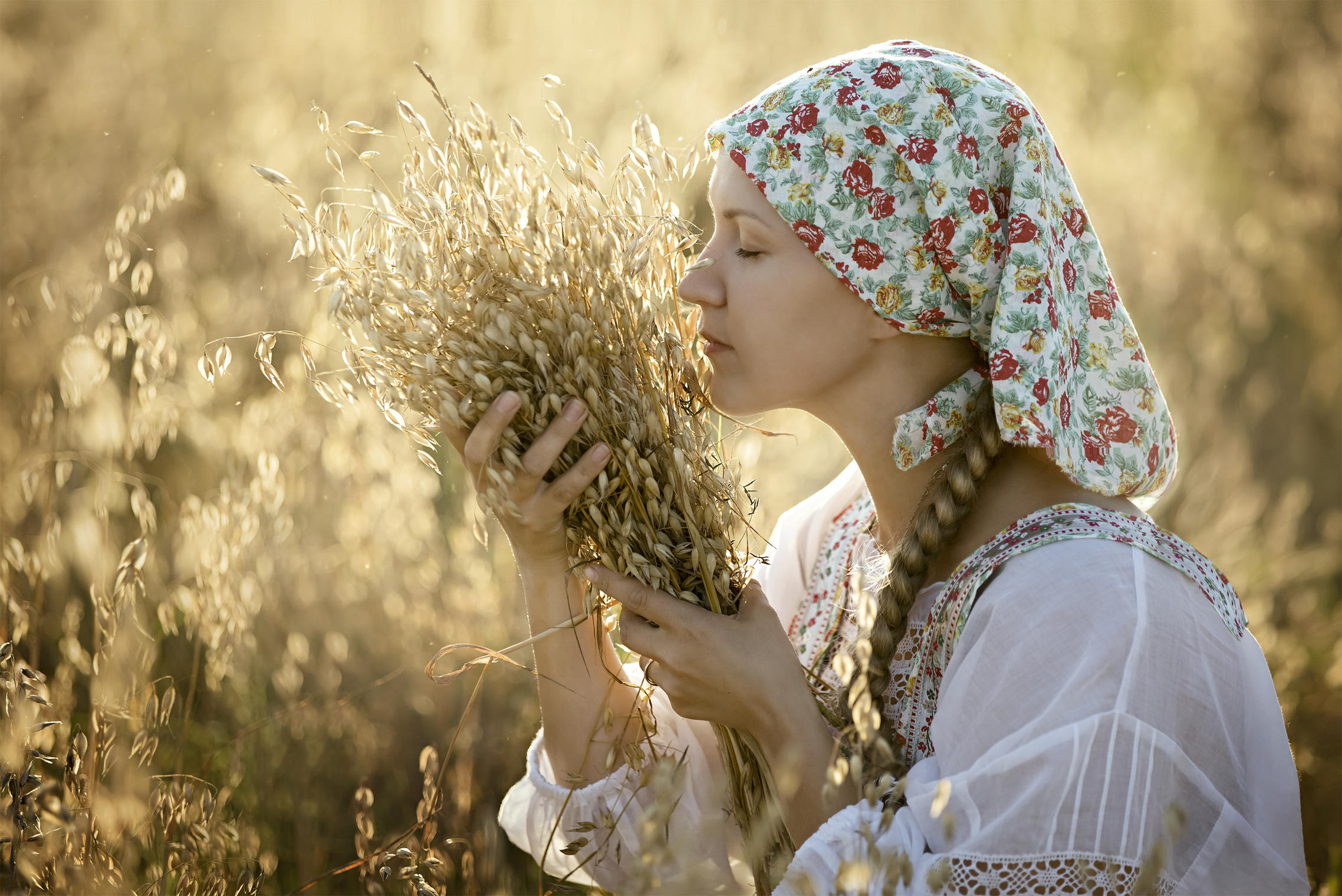 Photo Women in Slavic costumes in Winnipeg