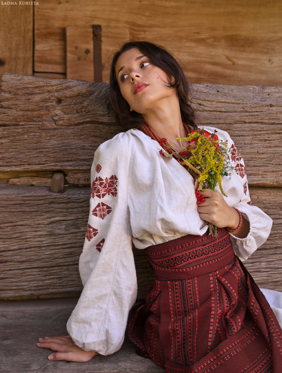 Girls in Slavic costumes in Winnipeg