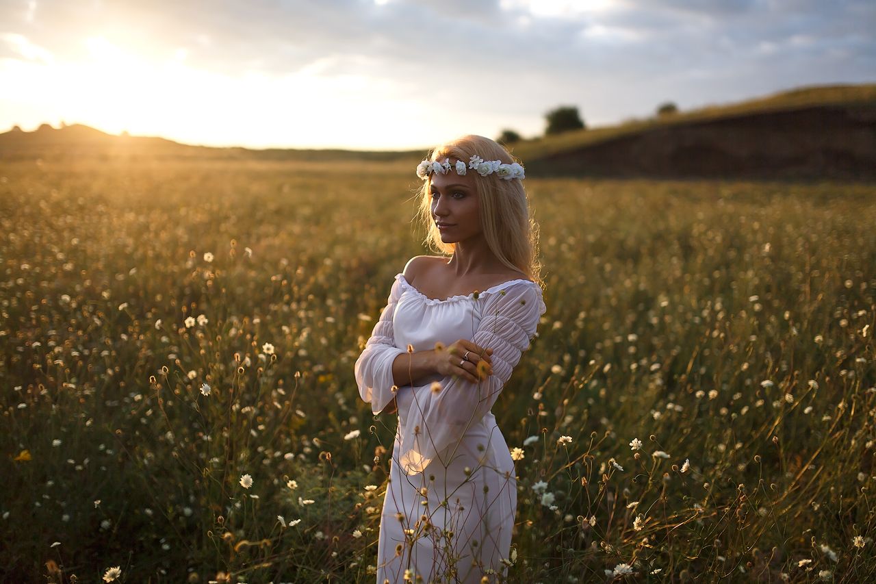 Girls in Slavic costumes in Winnipeg