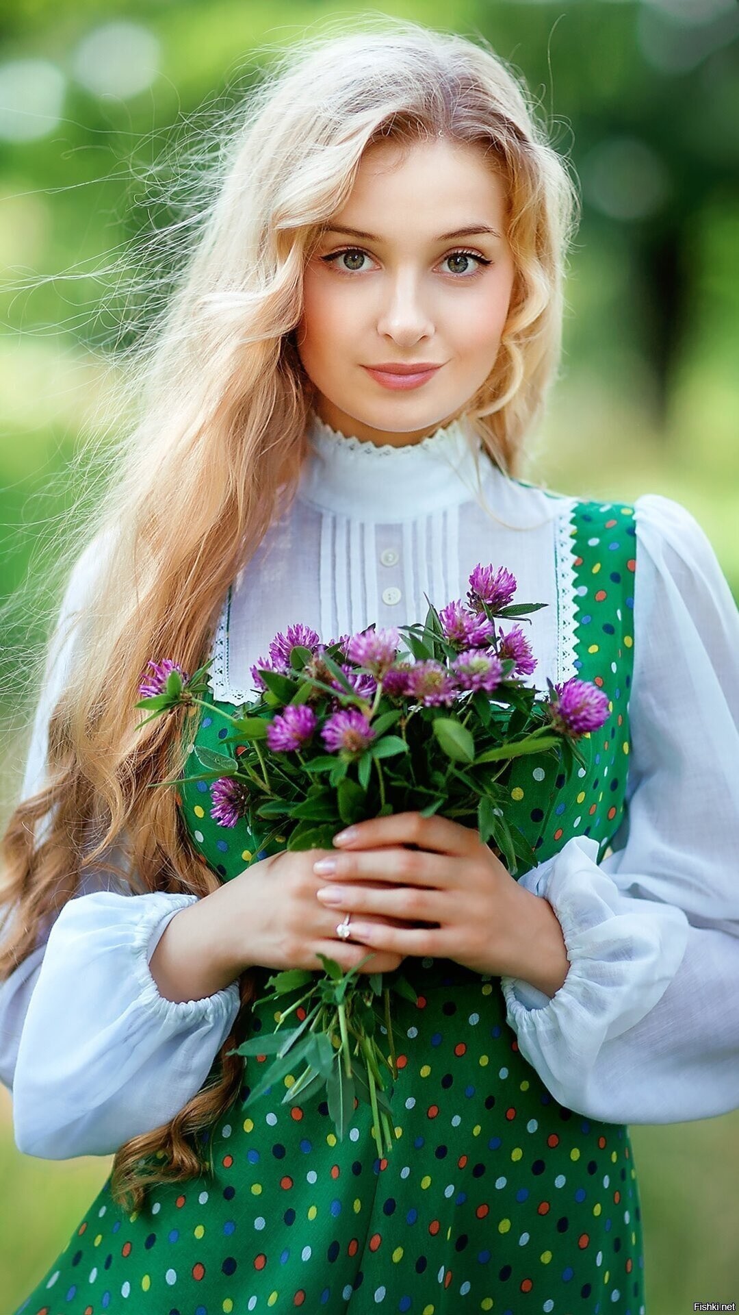 Girls in Slavic costumes in Winnipeg